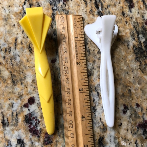 2. authentic Y2K yellow and white plastic hair  clips - Picture 7 of 13